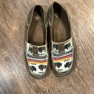 Ariat Cruisers sz 9B